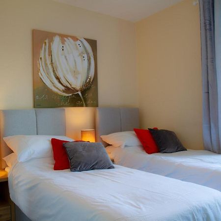 Carvetii - Fox House - 1st floor flat sleeps up to 8 Lejlighed Dunfermline Eksteriør billede