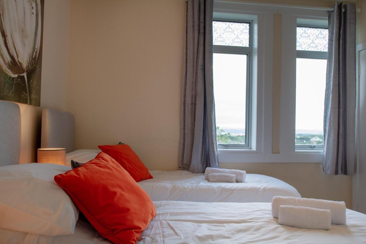 Carvetii - Fox House - 1st floor flat sleeps up to 8 Lejlighed Dunfermline Eksteriør billede