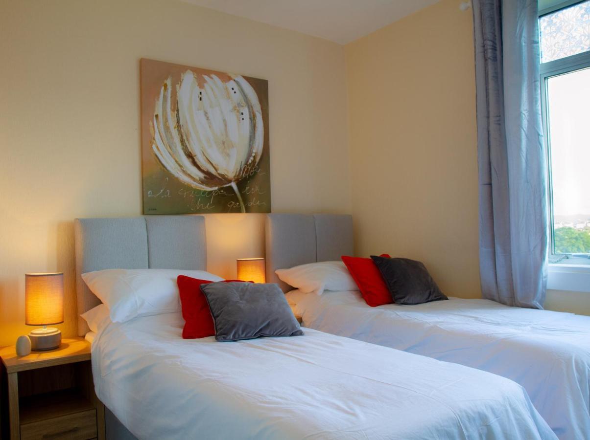 Carvetii - Fox House - 1st floor flat sleeps up to 8 Lejlighed Dunfermline Eksteriør billede